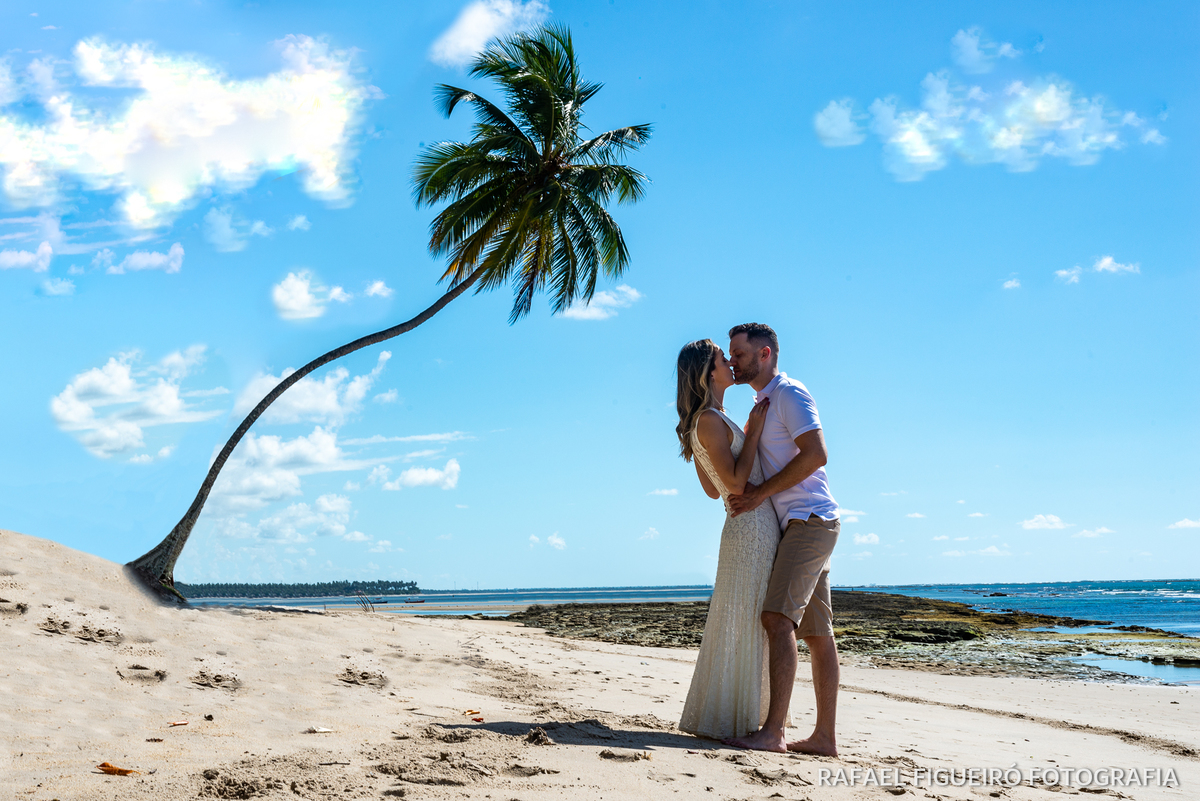 casal namorando no pontal praia dos carneiros pernambuco