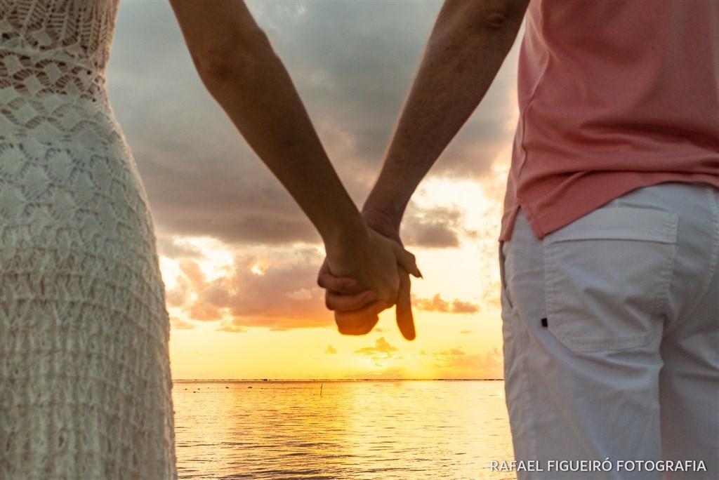 maos dadas nascer do sol