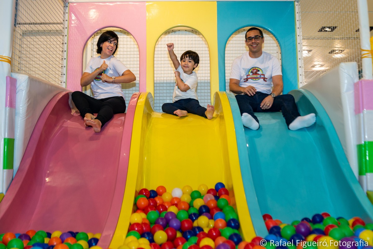 família escorregador colorido piscina de bolinhas festa infantil sonic game box shopping tacaruna fotografo de festa infantil kids alegria aniversario