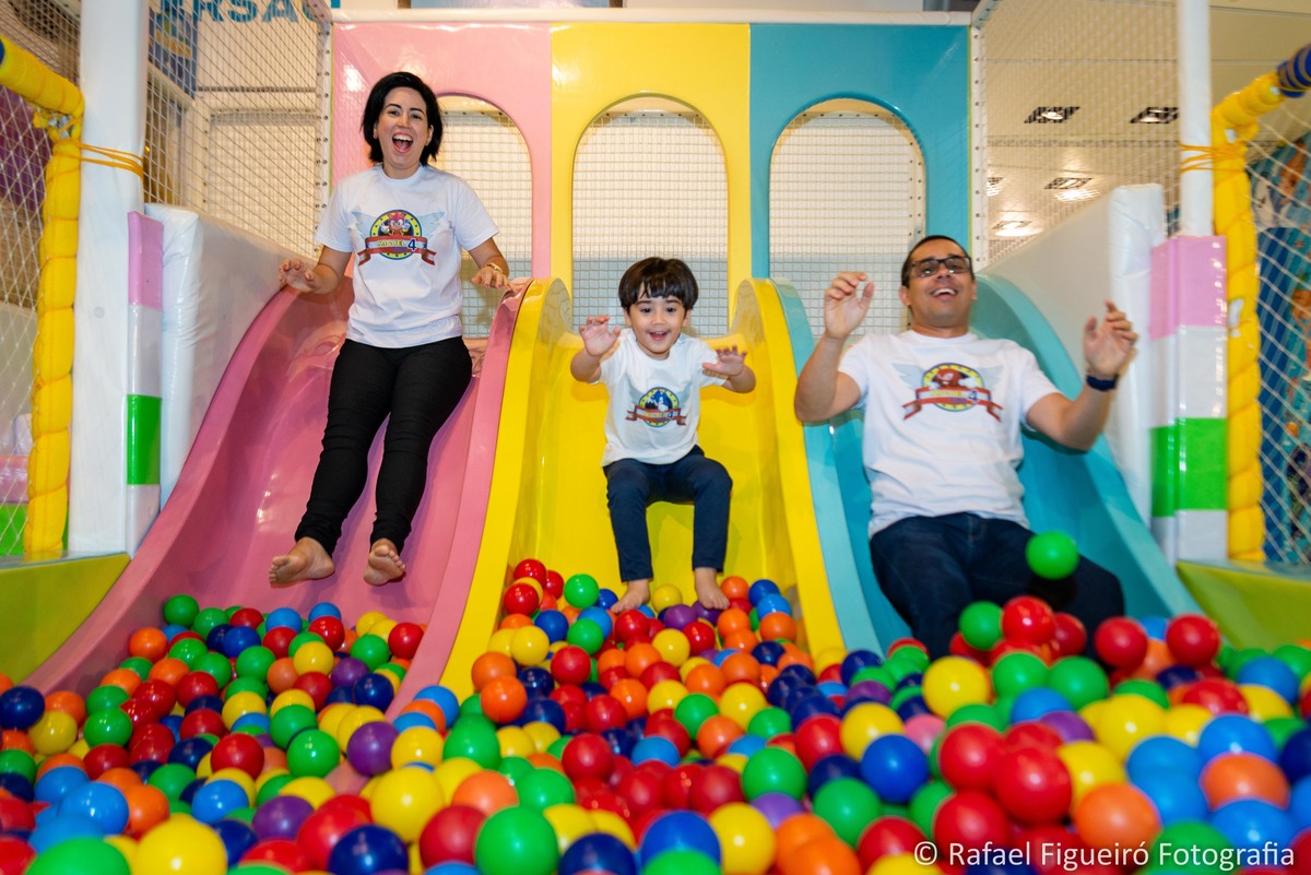 família escorregador colorido piscina de bolinhas festa infantil sonic game box shopping tacaruna fotografo de festa infantil kids alegria aniversario