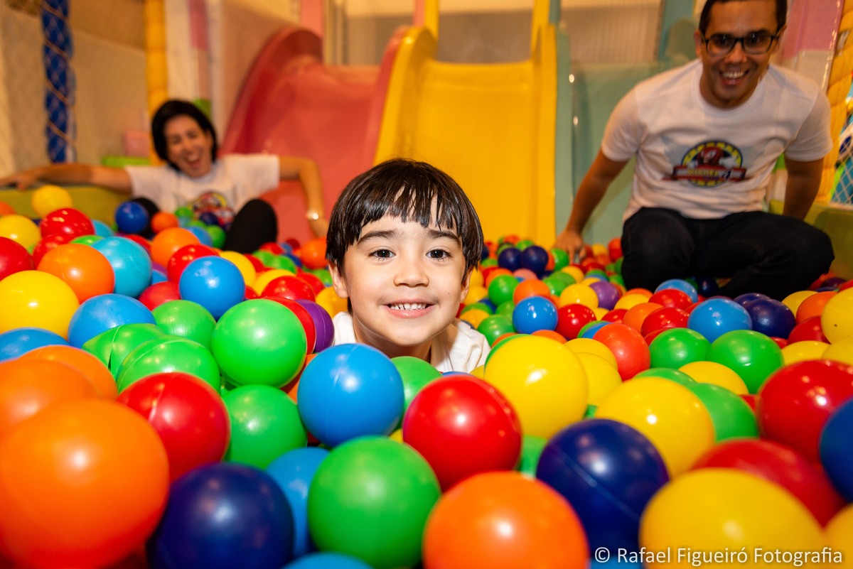 família escorregador colorido piscina de bolinhas festa infantil sonic game box shopping tacaruna fotografo de festa infantil kids alegria aniversario