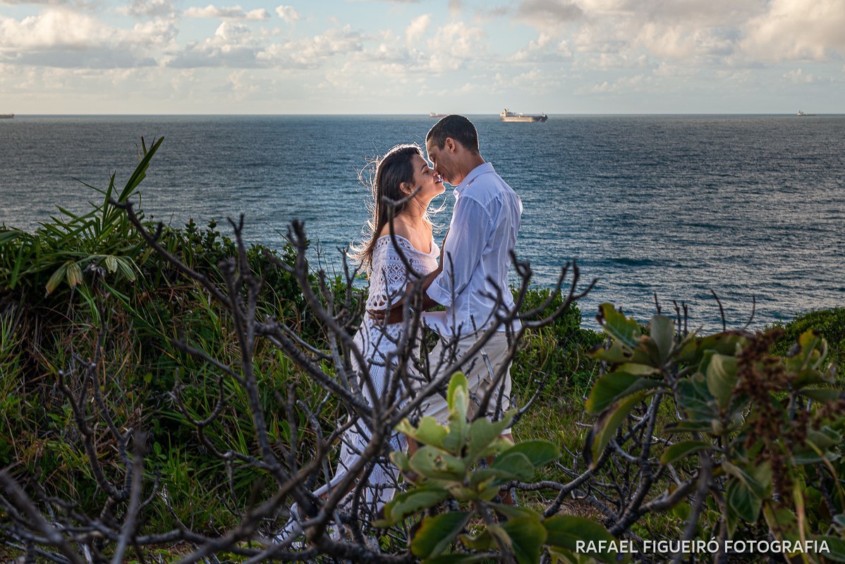 ensaio casal pre wedding casamento rafael figueiro fotografia vila nazaré casa do faroleiro PM polícia militar galhos mar