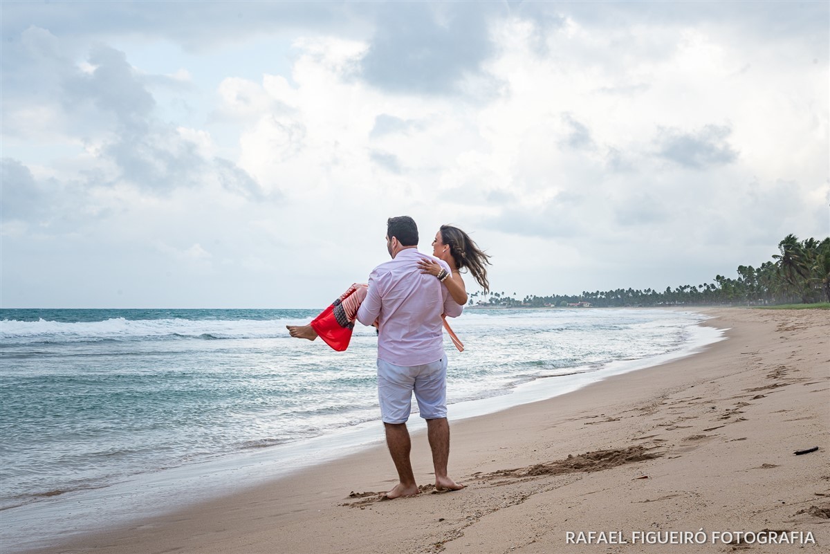 Ensaio Pre-Wedding do casal Mariana e Bruno, na praia de Muro-Alto em Pernambuco