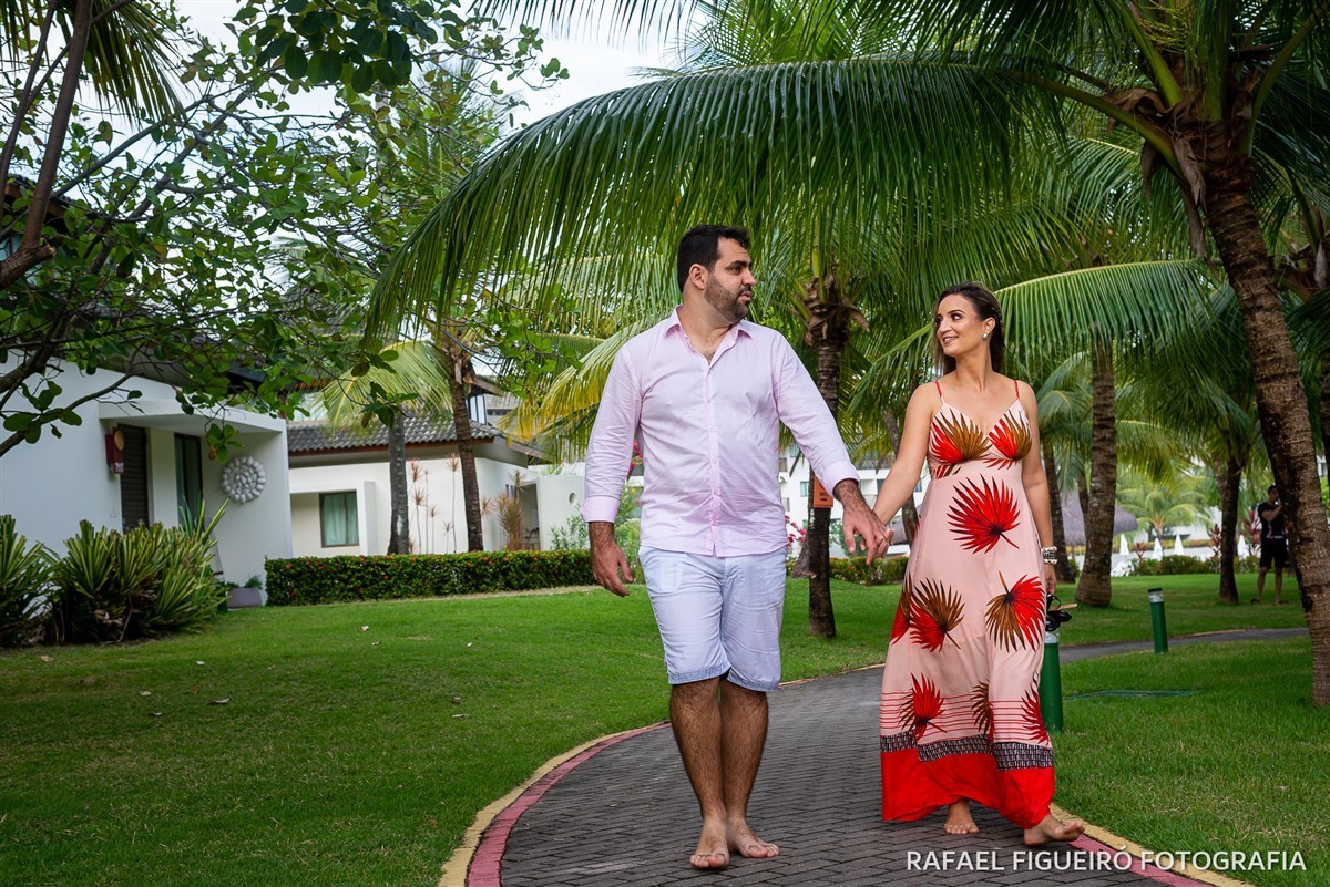 Ensaio Pre-Wedding do casal Mariana e Bruno, na praia de Muro-Alto em Pernambuco