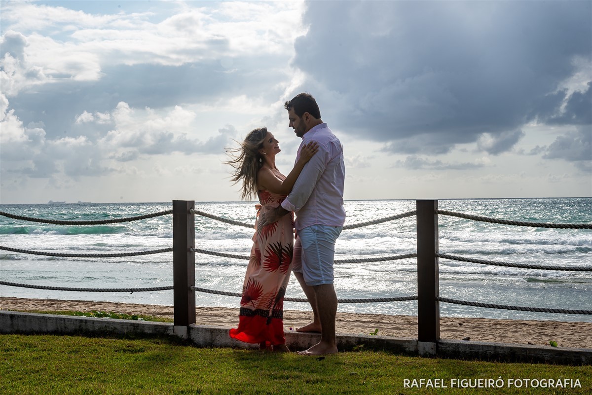 Ensaio Pre-Wedding do casal Mariana e Bruno, na praia de Muro-Alto em Pernambuco