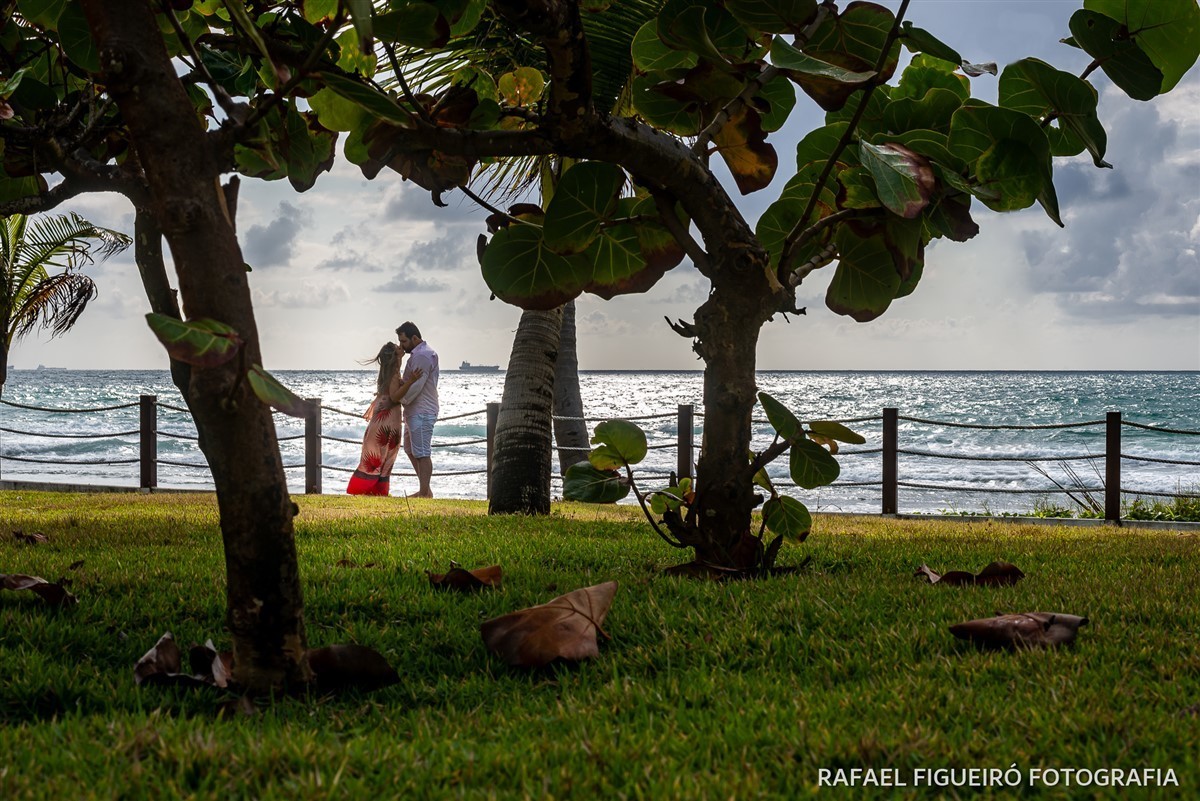 Ensaio Pre-Wedding do casal Mariana e Bruno, na praia de Muro-Alto em Pernambuco