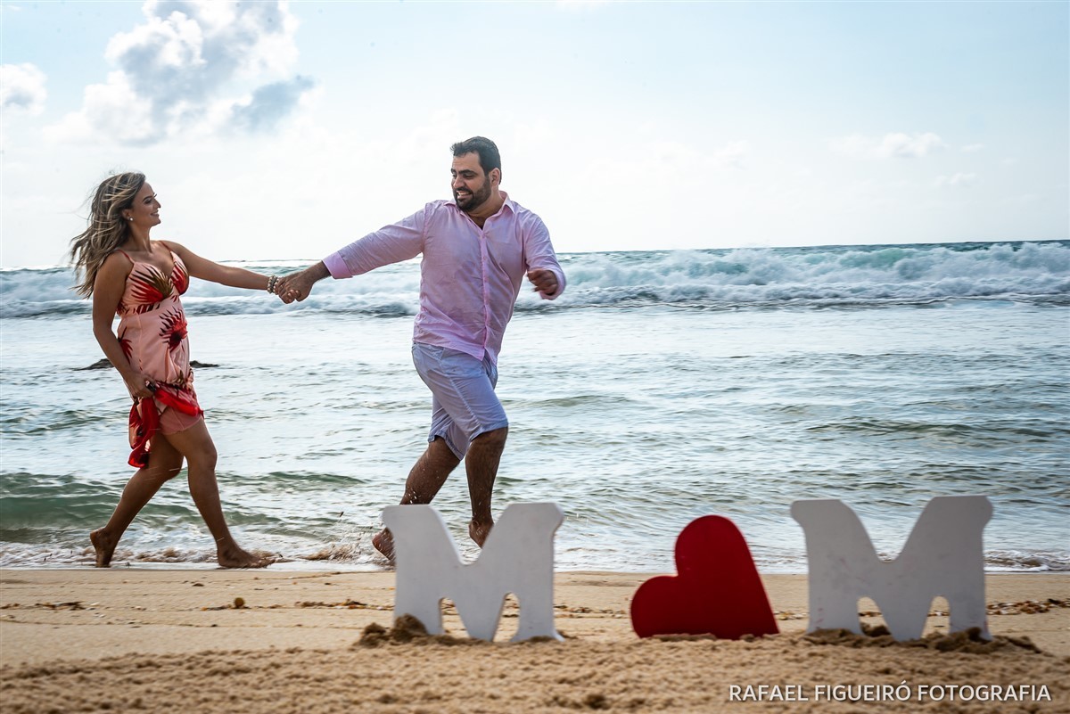 Ensaio Pre-Wedding do casal Mariana e Bruno, na praia de Muro-Alto em Pernambuco
