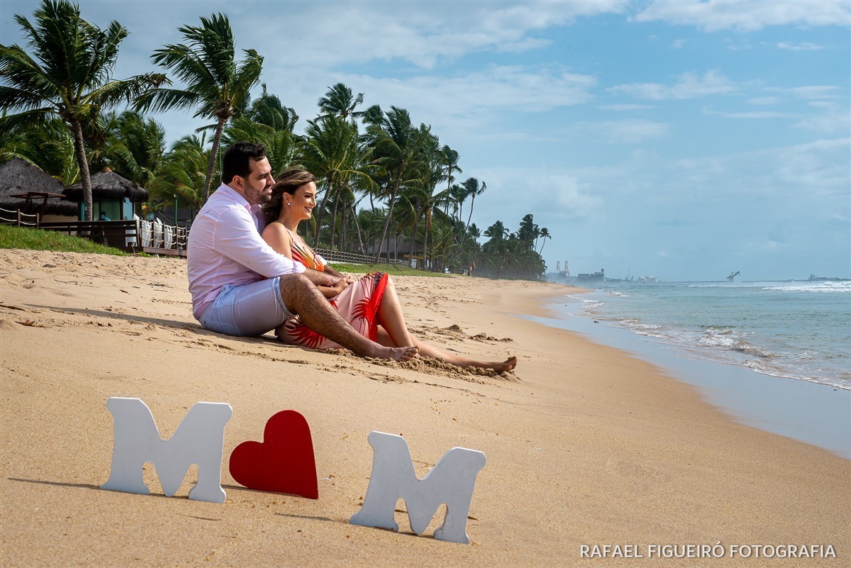 Ensaio Pre-Wedding do casal Mariana e Bruno, na praia de Muro-Alto em Pernambuco