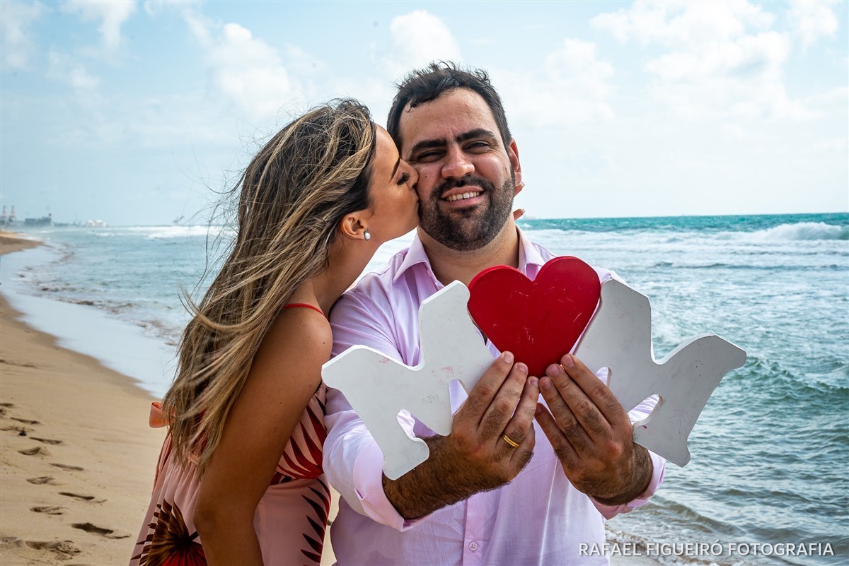 Ensaio Pre-Wedding do casal Mariana e Bruno, na praia de Muro-Alto em Pernambuco