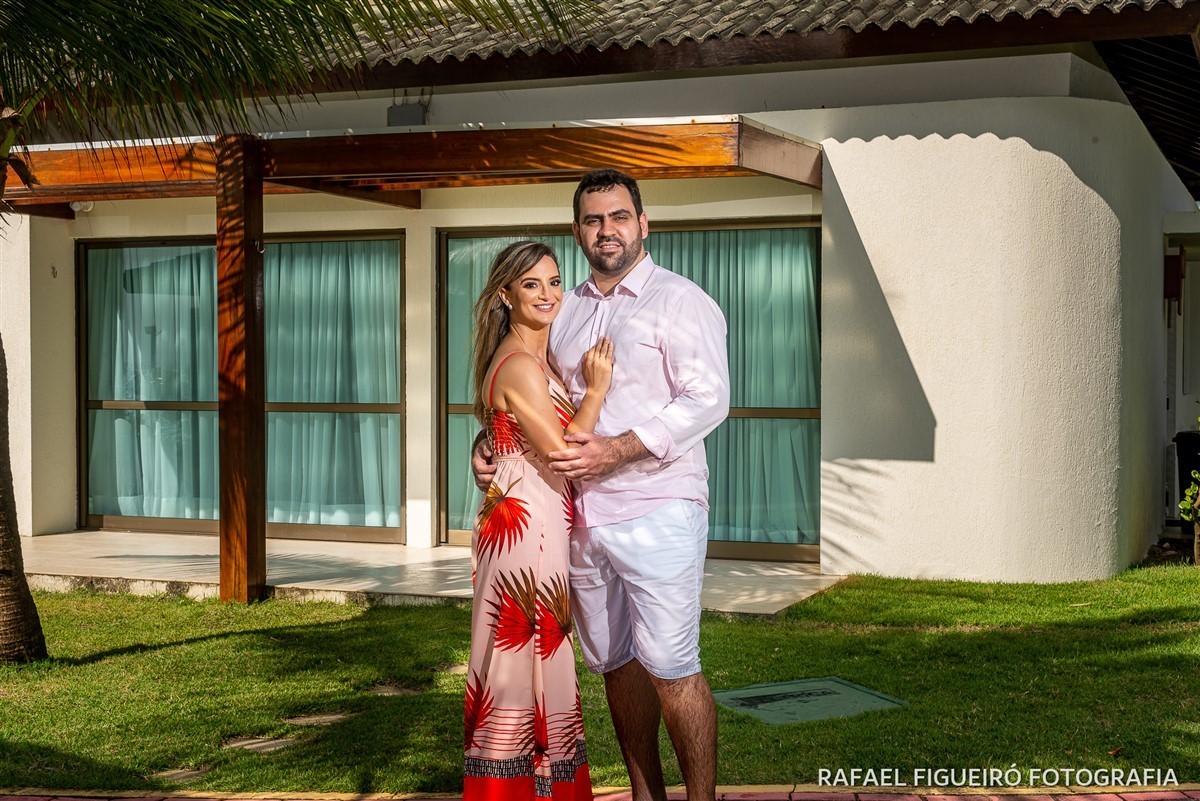 Ensaio Pre-Wedding do casal Mariana e Bruno, na praia de Muro-Alto em Pernambuco