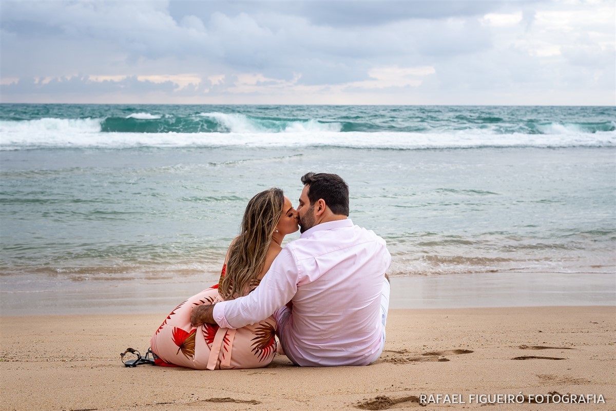 Ensaio Pre-Wedding do casal Mariana e Bruno, na praia de Muro-Alto em Pernambuco