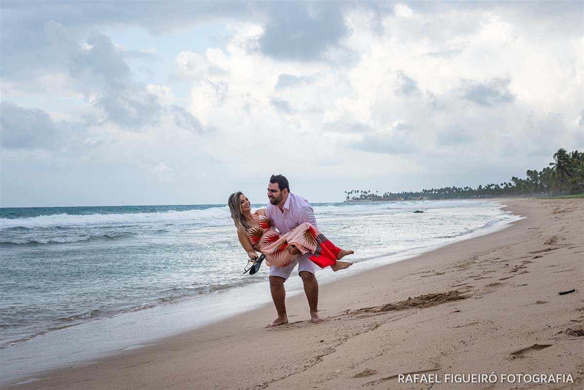 Ensaio Pre-Wedding do casal Mariana e Bruno, na praia de Muro-Alto em Pernambuco