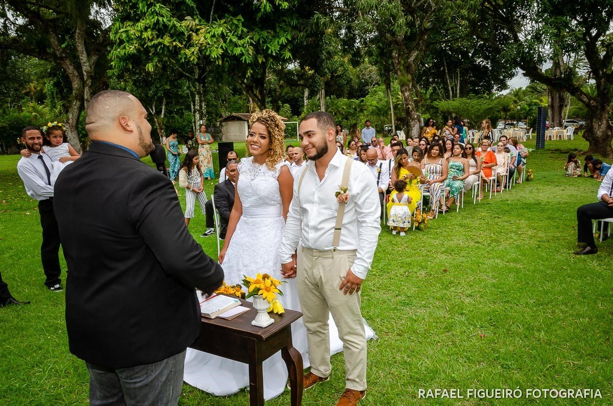 Casamento ao ar livre realizado na Chácara Brunelli em Aldeia dos Camarás-PE, com uma cerimonia emocionante, celebrada pelo Jadson Henrique fotografo casamentos rafael figueiró recife pernambuco rio de janeiro jeri jericoacoara fortaleza ceará