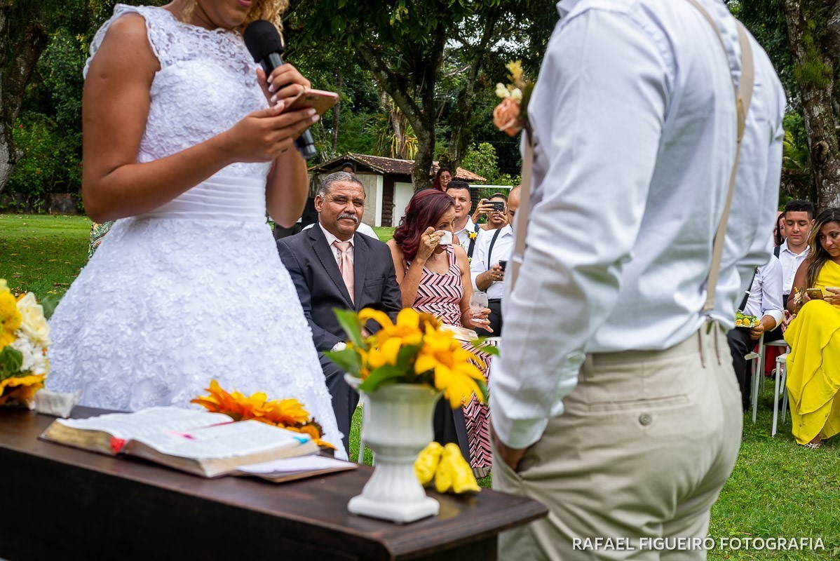 Casamento ao ar livre realizado na Chácara Brunelli em Aldeia dos Camarás-PE, com uma cerimonia emocionante, celebrada pelo Jadson Henrique fotografo casamentos rafael figueiró recife pernambuco rio de janeiro jeri jericoacoara fortaleza ceará