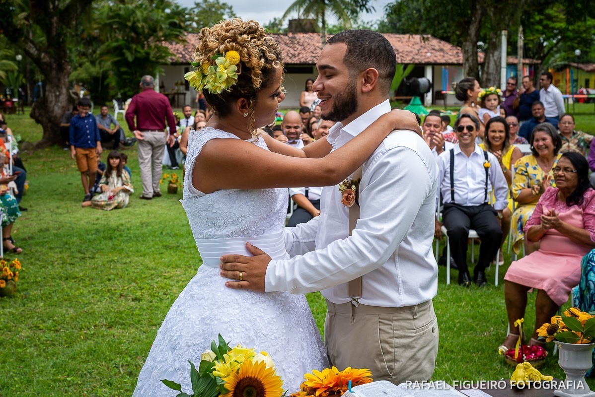 Casamento ao ar livre realizado na Chácara Brunelli em Aldeia dos Camarás-PE, com uma cerimonia emocionante, celebrada pelo Jadson Henrique fotografo casamentos rafael figueiró recife pernambuco rio de janeiro jeri jericoacoara fortaleza ceará
