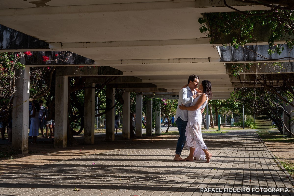 ensaio casal praia boa viagem edficio acayaca parque dona lindú setúbal rafael figueiro fotografia fotógrafo casamento recife pernambuco festa infantil