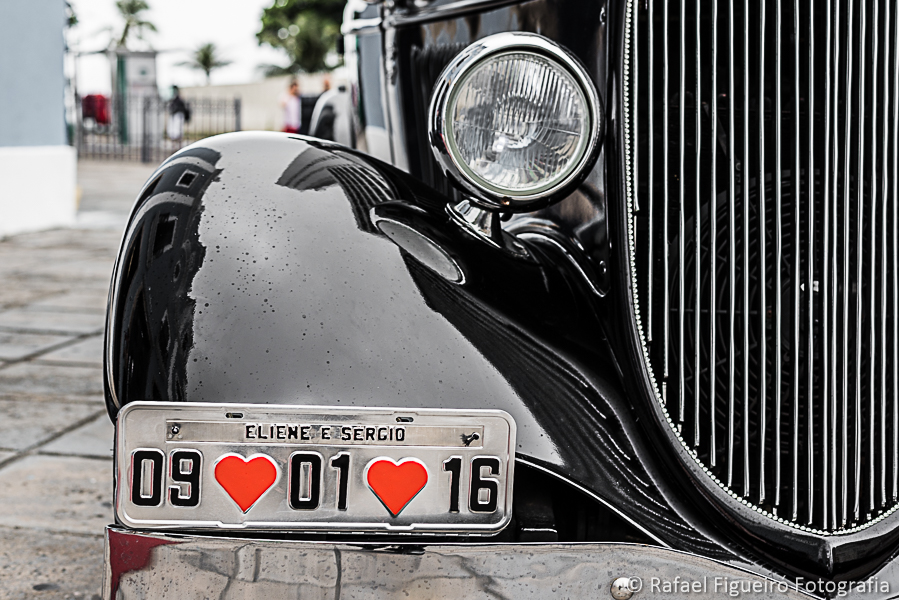 Detalhe do ford 1937 que trazia a noiva para o casamento fotografado por Rafael Figueiró melhor fotógrafo de casamentos de Recife-PE