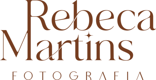 Logotipo de Rebeca Martins