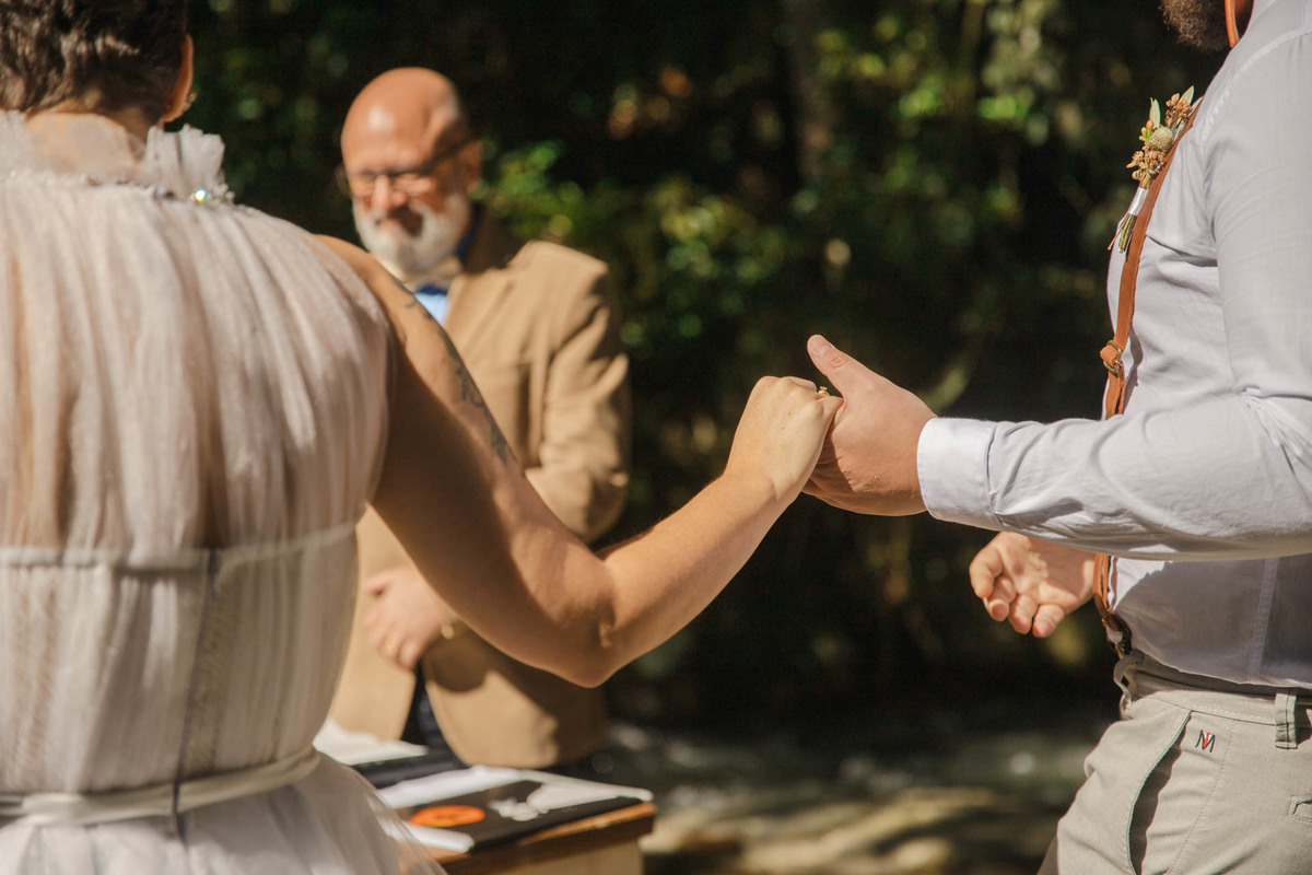 a um passo do felizes para sempre