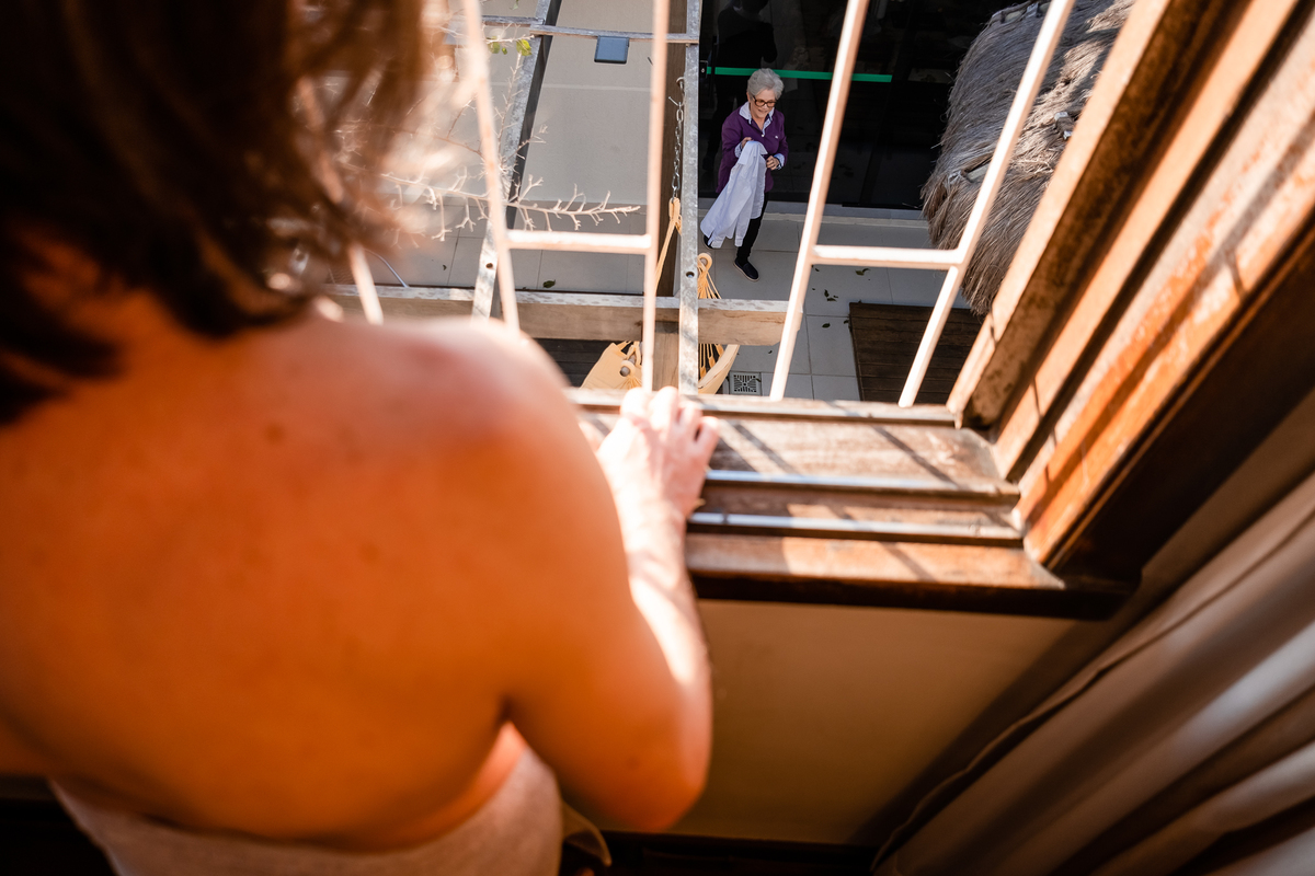 a mãe foi passar minha camisa