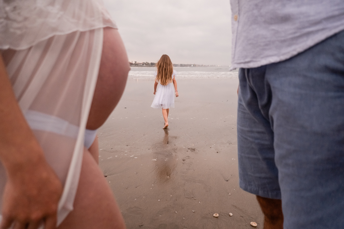 barriga gestante praia