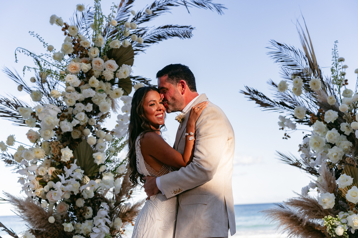 gabriela-felipe-beijo-praia-tulum