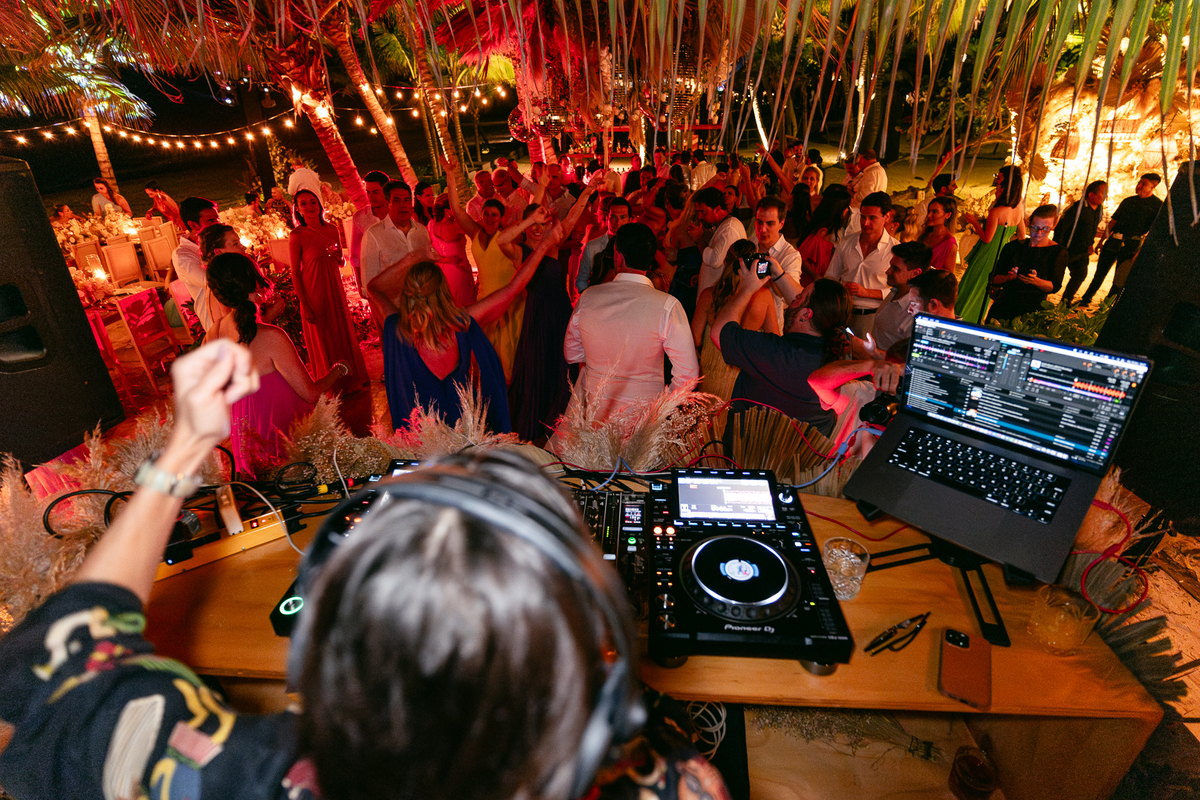 gabriela-felipe-dj-praia-tulum