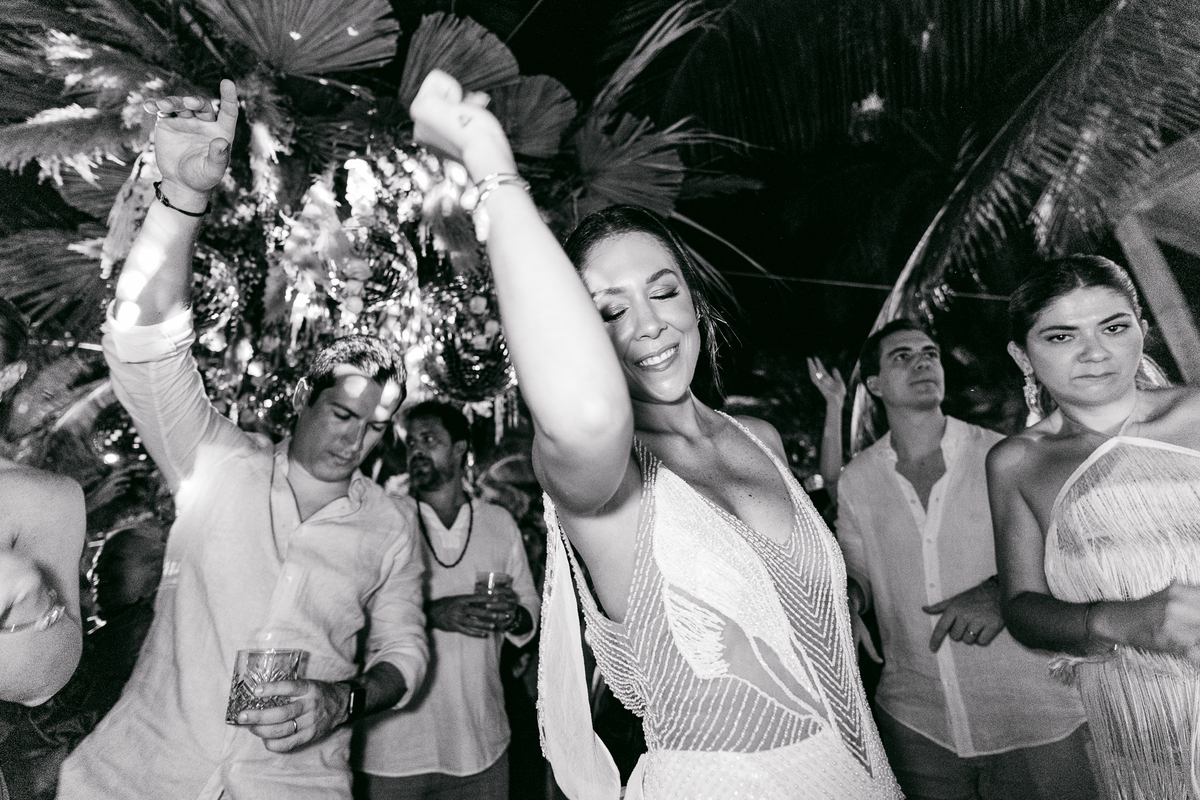 gabriela-felipe-dancando-praia-tulum