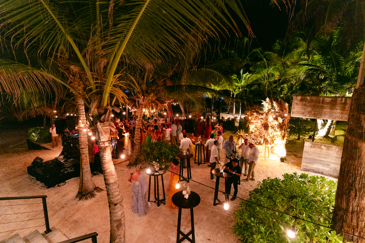 gabriela-felipe-dancando-praia-tulum