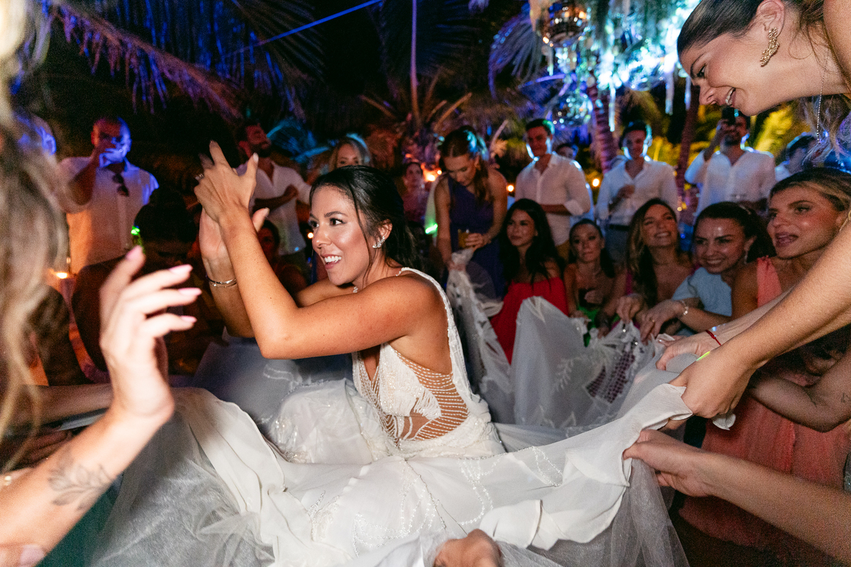 gabriela-felipe-dancando-praia-tulum