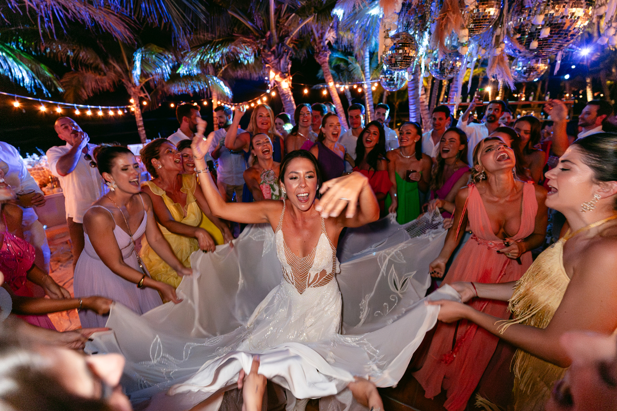 gabriela-felipe-dancando-praia-tulum