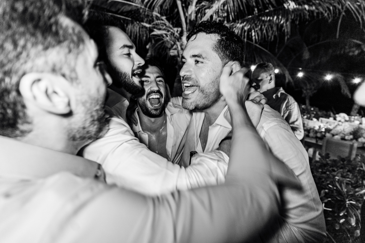 gabriela-felipe-dancando-praia-tulum