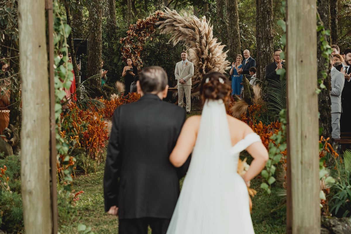 fotografo-casamento-ao-ar-livre-rancho-p-e-r-puruna-cerimonia