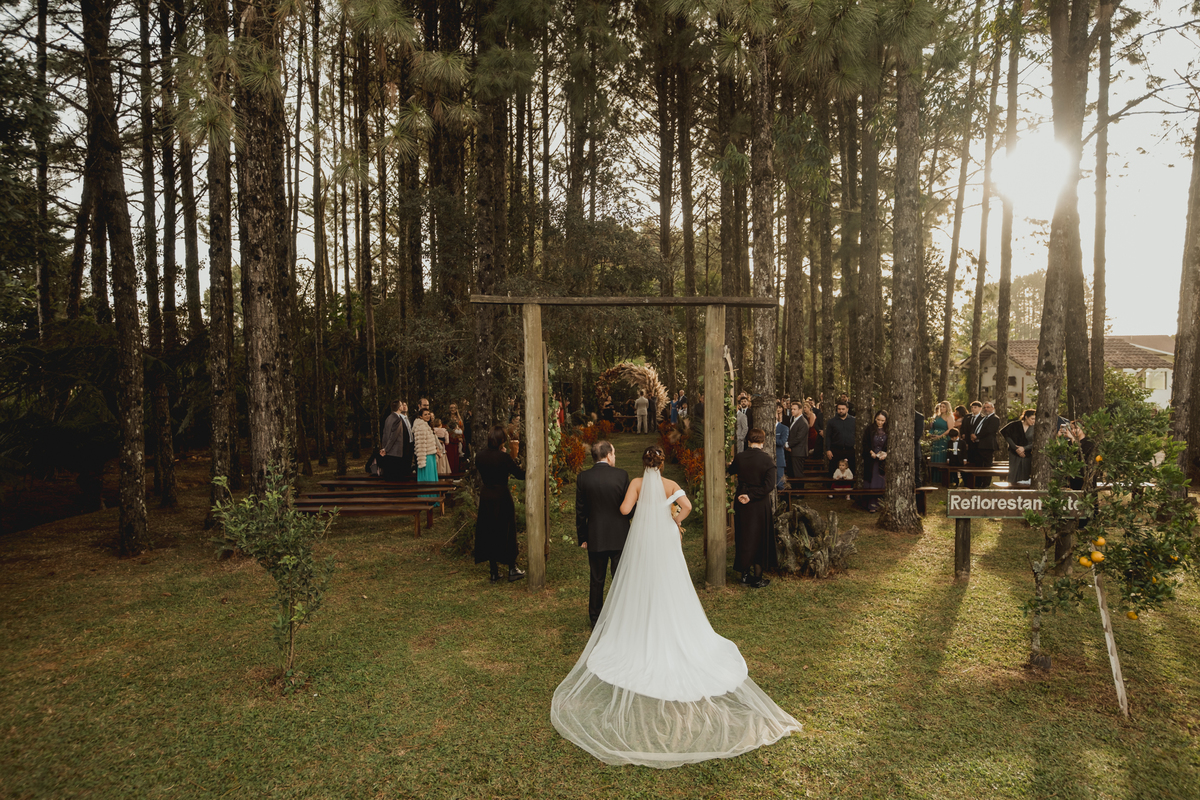 fotografo-casamento-ao-ar-livre-rancho-p-e-r-puruna-cerimonia