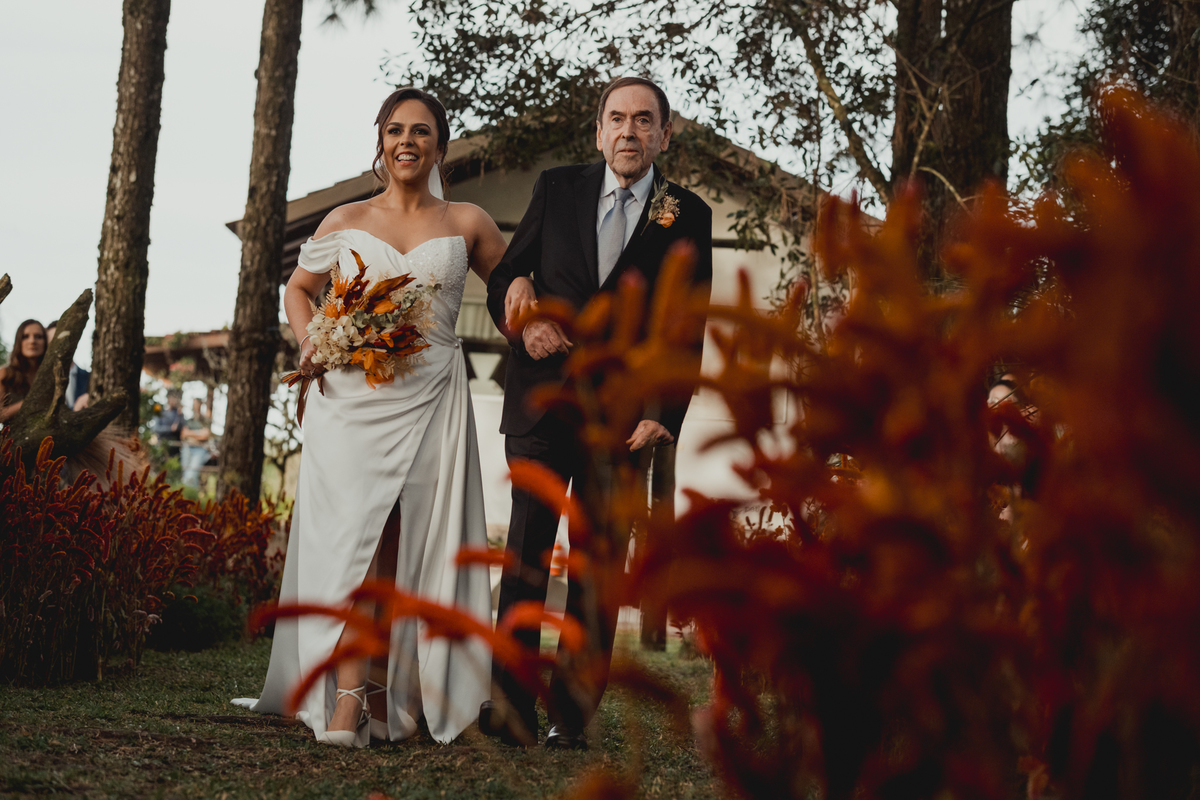 fotografo-casamento-ao-ar-livre-rancho-p-e-r-puruna-cerimonia