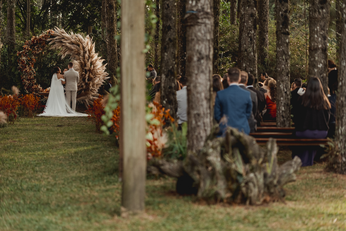 fotografo-casamento-ao-ar-livre-rancho-p-e-r-puruna-cerimonia