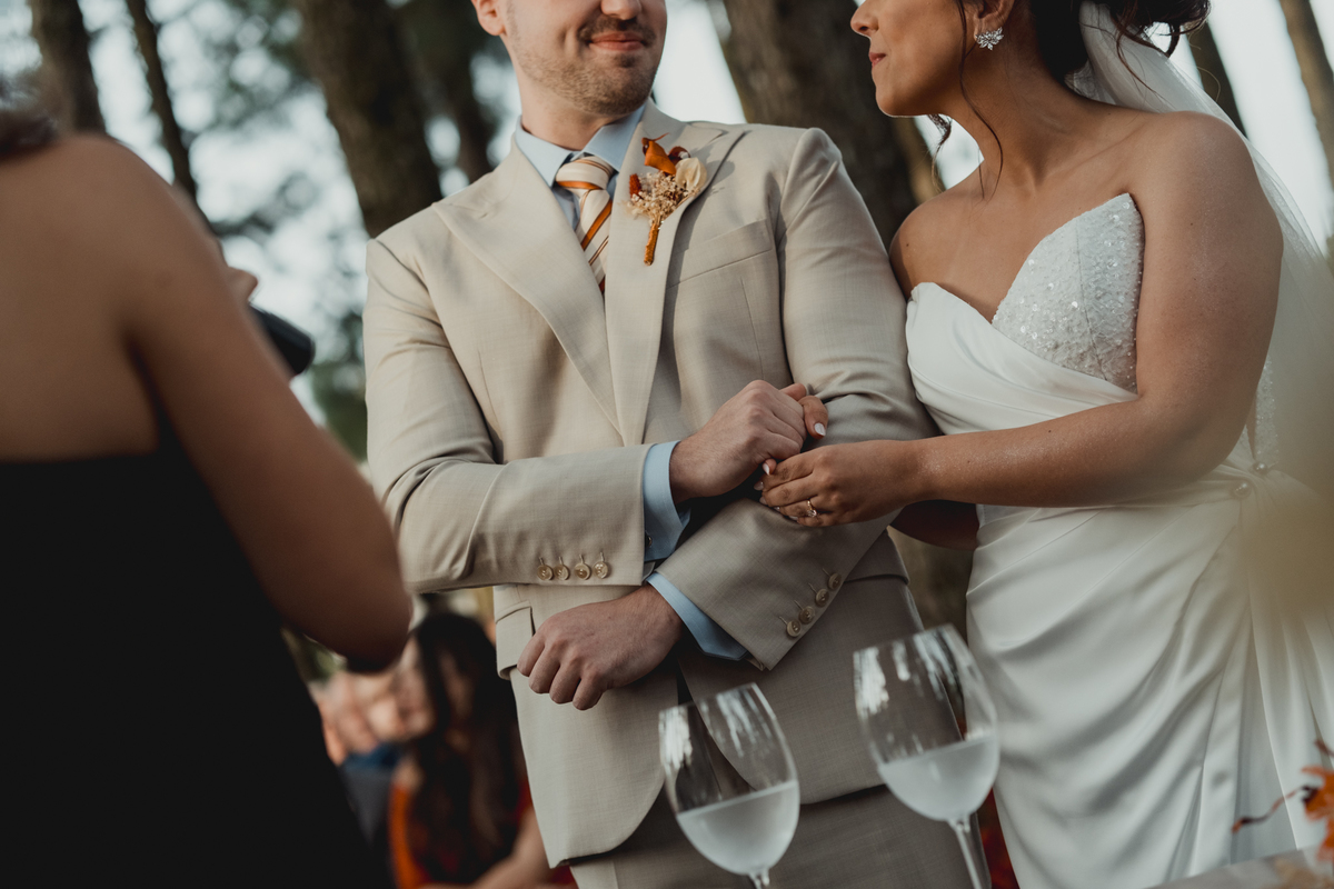 fotografo-casamento-ao-ar-livre-rancho-p-e-r-puruna-cerimonia