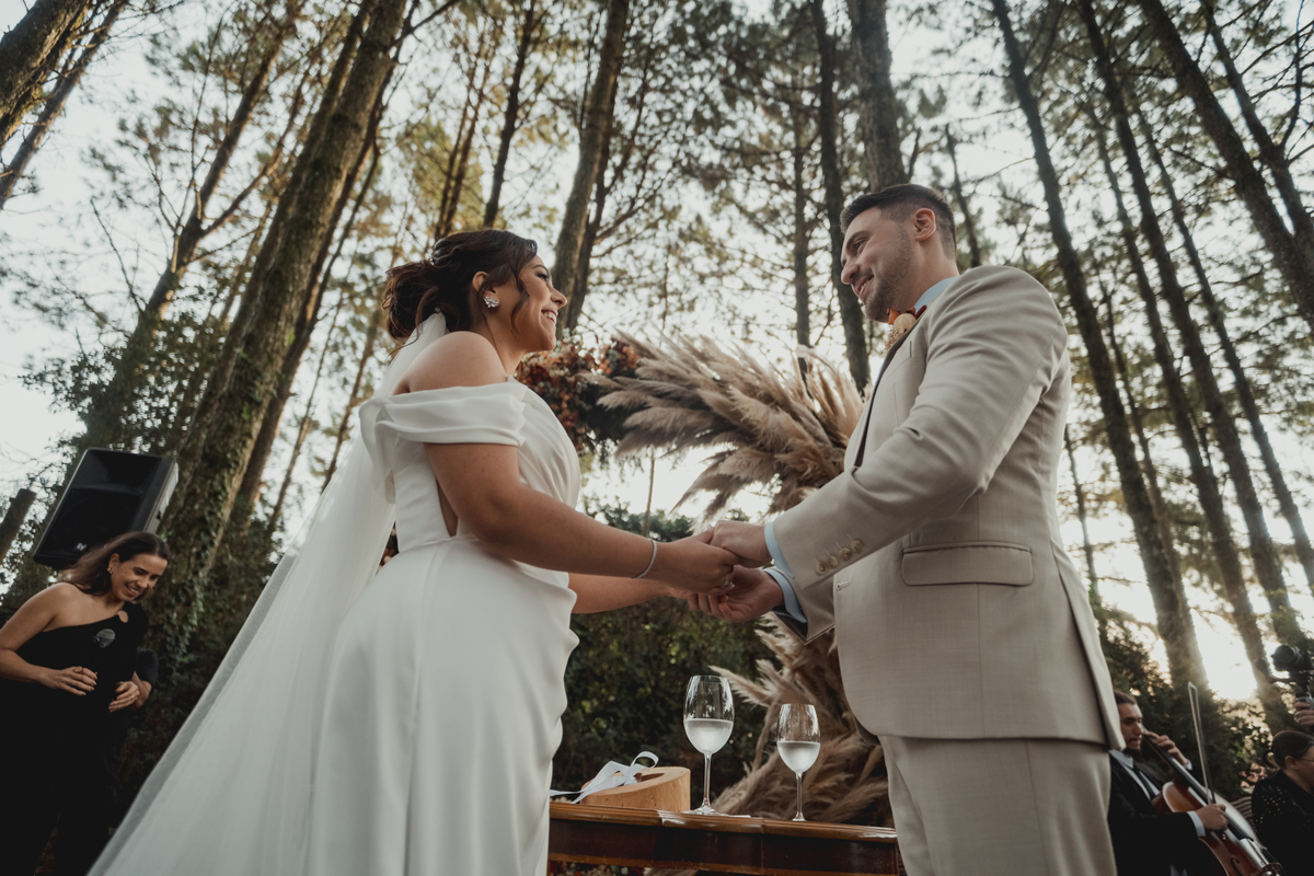 fotografo-casamento-ao-ar-livre-rancho-p-e-r-puruna-cerimonia