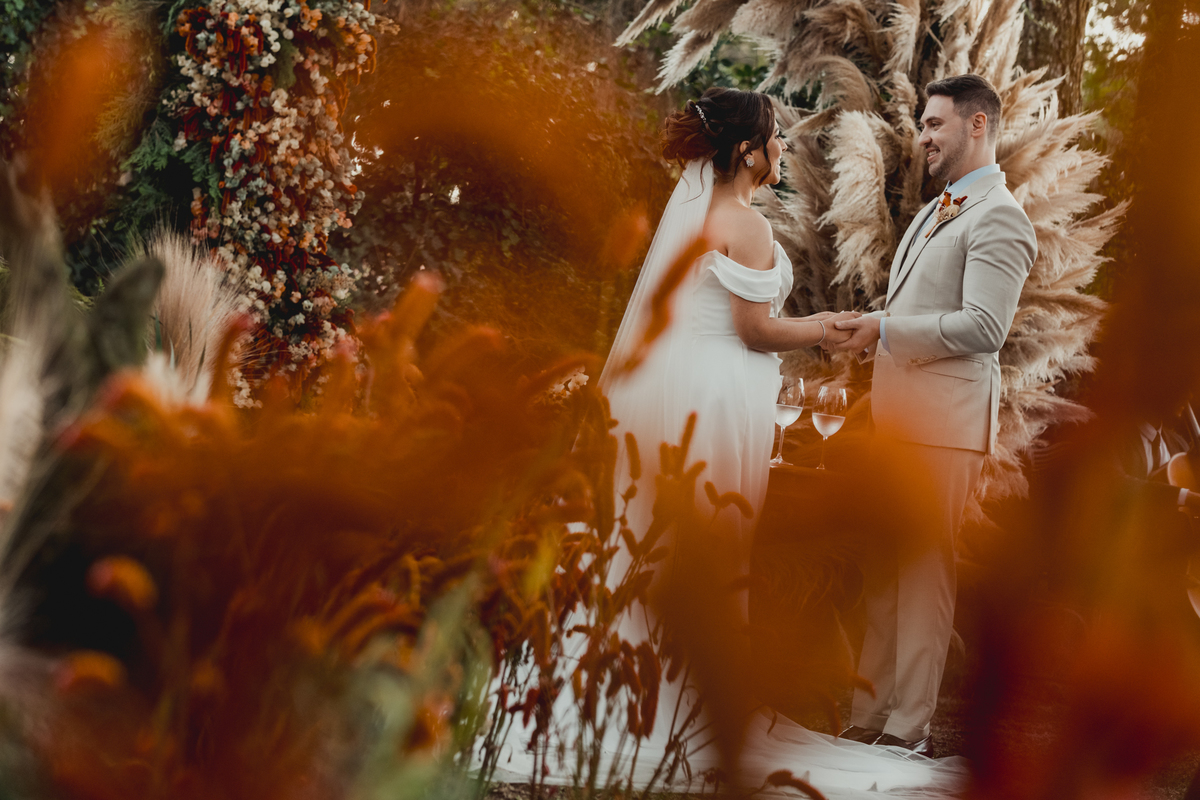 fotografo-casamento-ao-ar-livre-rancho-p-e-r-puruna-cerimonia