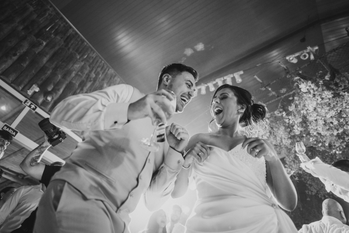 fotografo-casamento-ao-ar-livre-rancho-p-e-r-puruna-festa