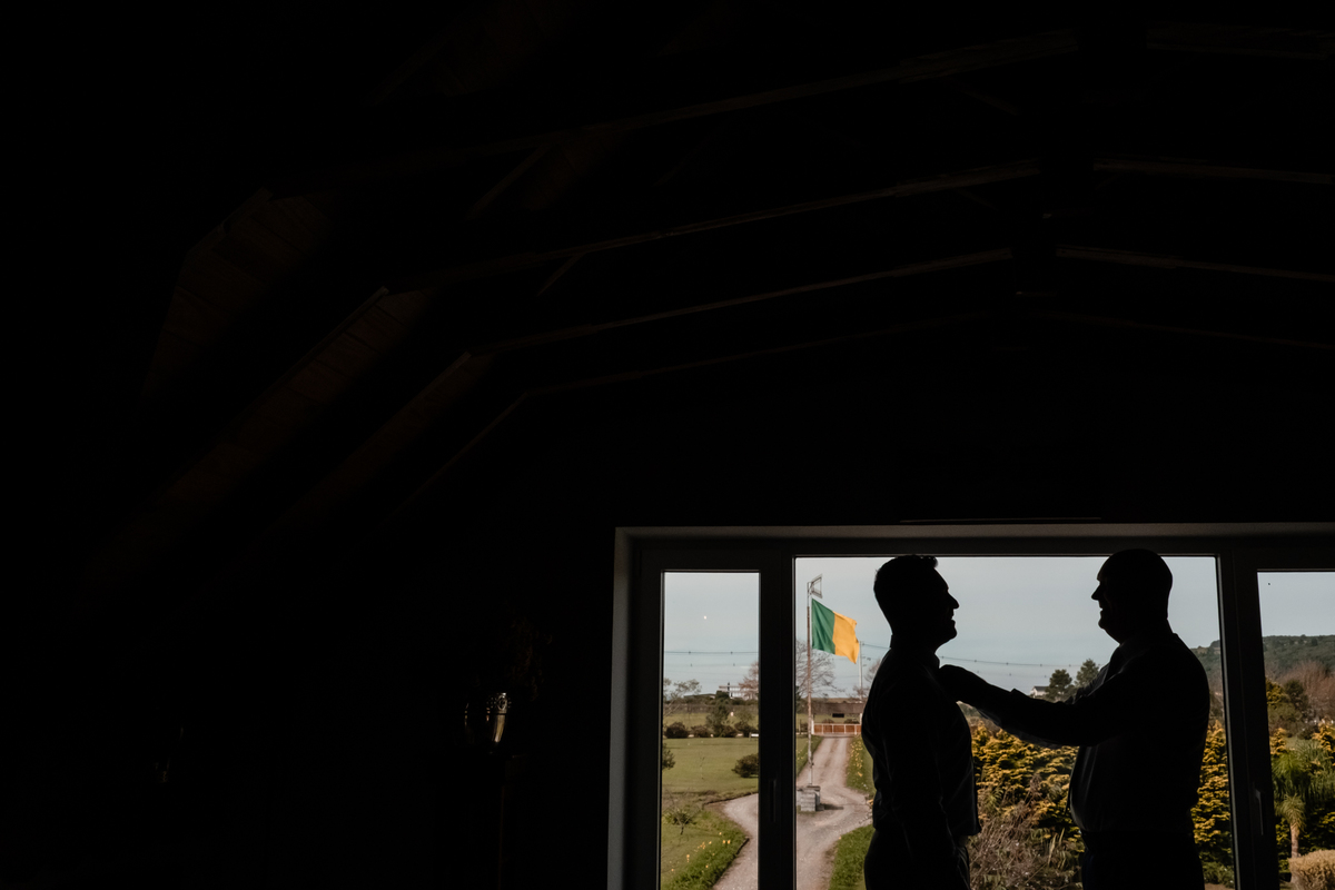 fotografo-casamento-ao-ar-livre-rancho-p-e-r-puruna-makingof-noivo