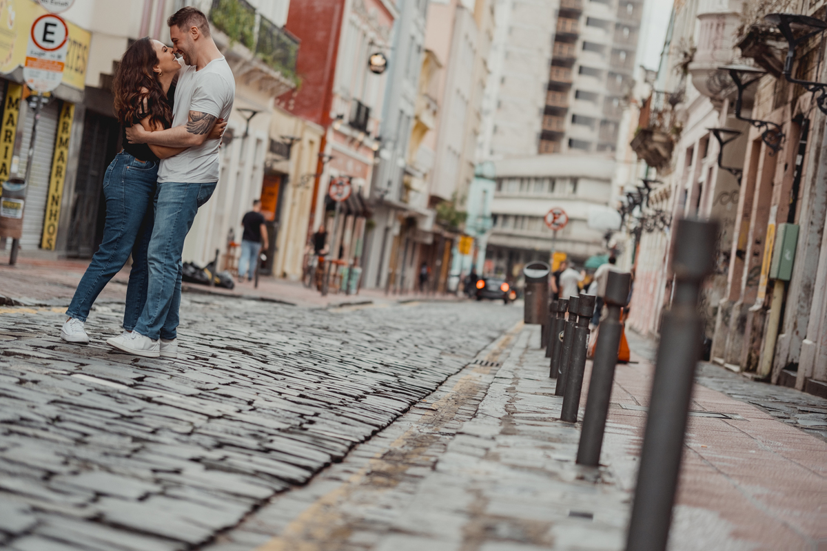 ensaio-pre-wedding-curitiba-largo-da-ordem-urbano