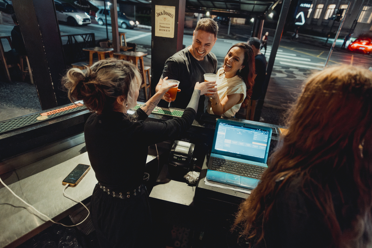 ensaio-pre-wedding-curitiba-largo-da-ordem-urbano