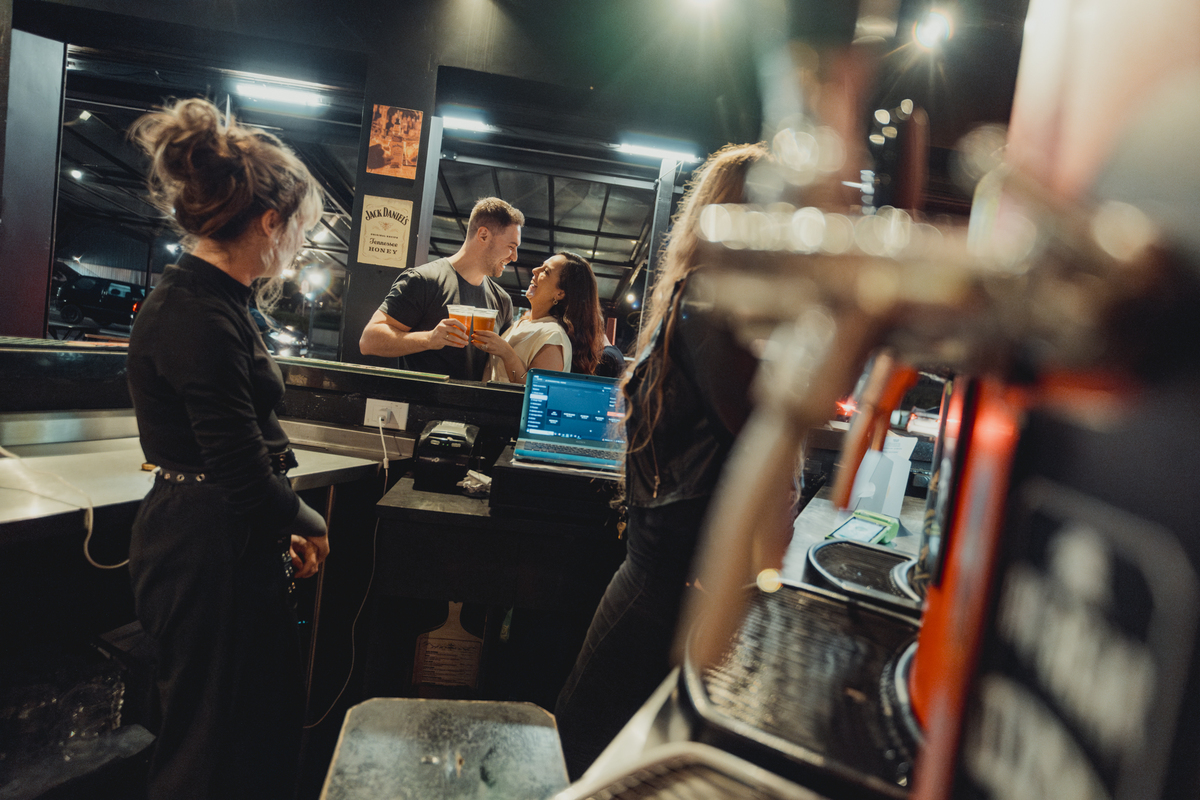 ensaio-pre-wedding-curitiba-largo-da-ordem-urbano