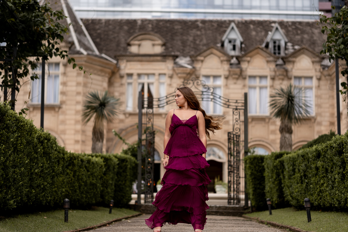 Ensaio de 15 anos no Castelo do Batel em Curitiba, vestido roxo