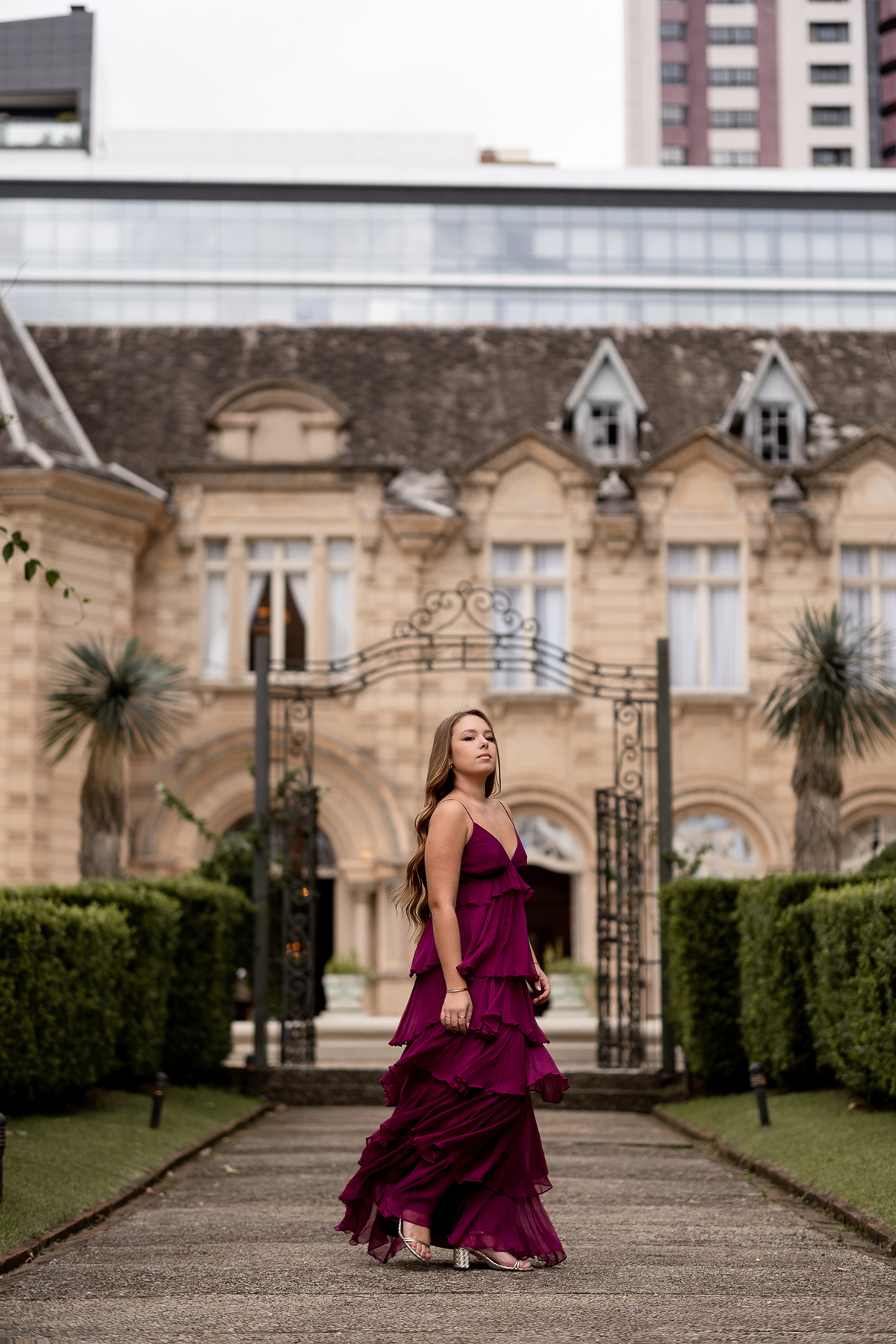 Ensaio de 15 anos no Castelo do Batel em Curitiba, vestido roxo