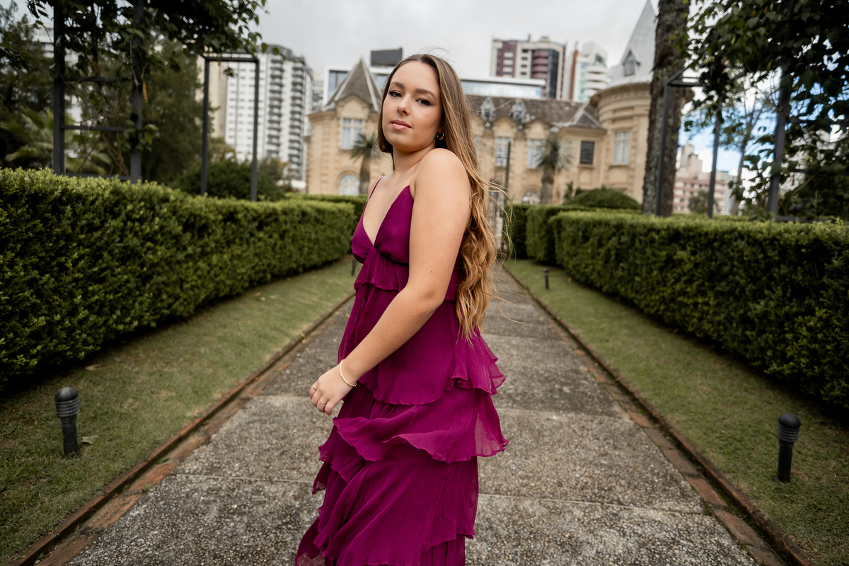 Ensaio de 15 anos no Castelo do Batel em Curitiba, vestido roxo