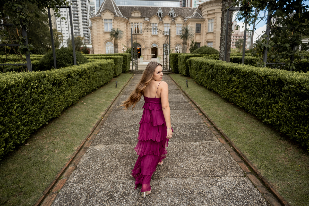 Ensaio de 15 anos no Castelo do Batel em Curitiba, vestido roxo