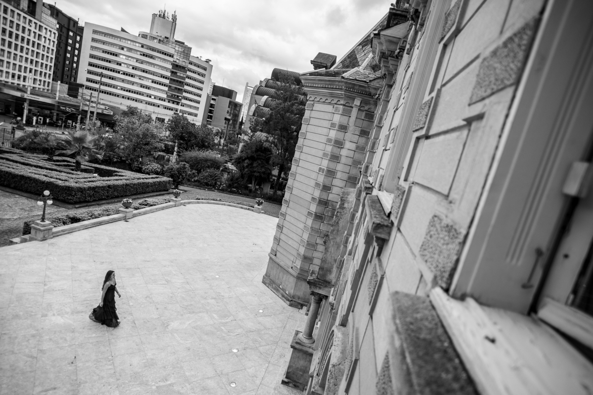 Ensaio de 15 anos no Castelo do Batel em Curitiba, vestido roxo