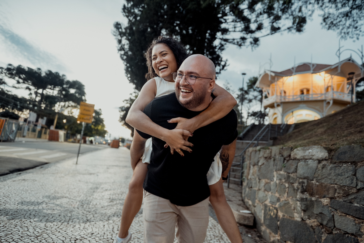 ensaio-pre-wedding-largo-da-ordem-curitiba-casal